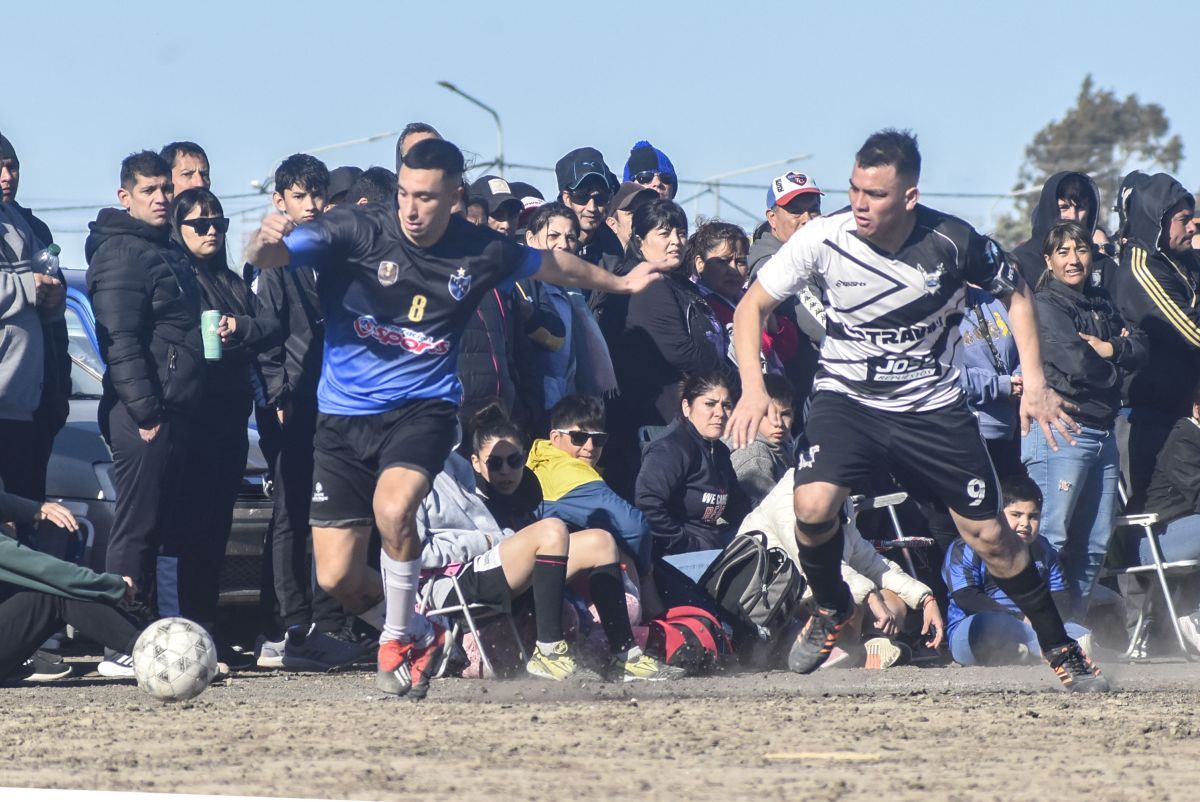 La Esquina le dio una paliza al Guido y se consagró campeón del fútbol