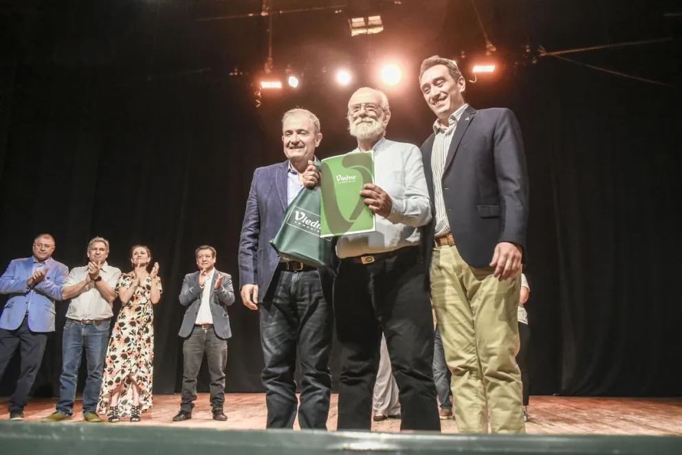 Feria Del Libro Apertura Oficial Con Emotivos Reconocimientos A Carlos