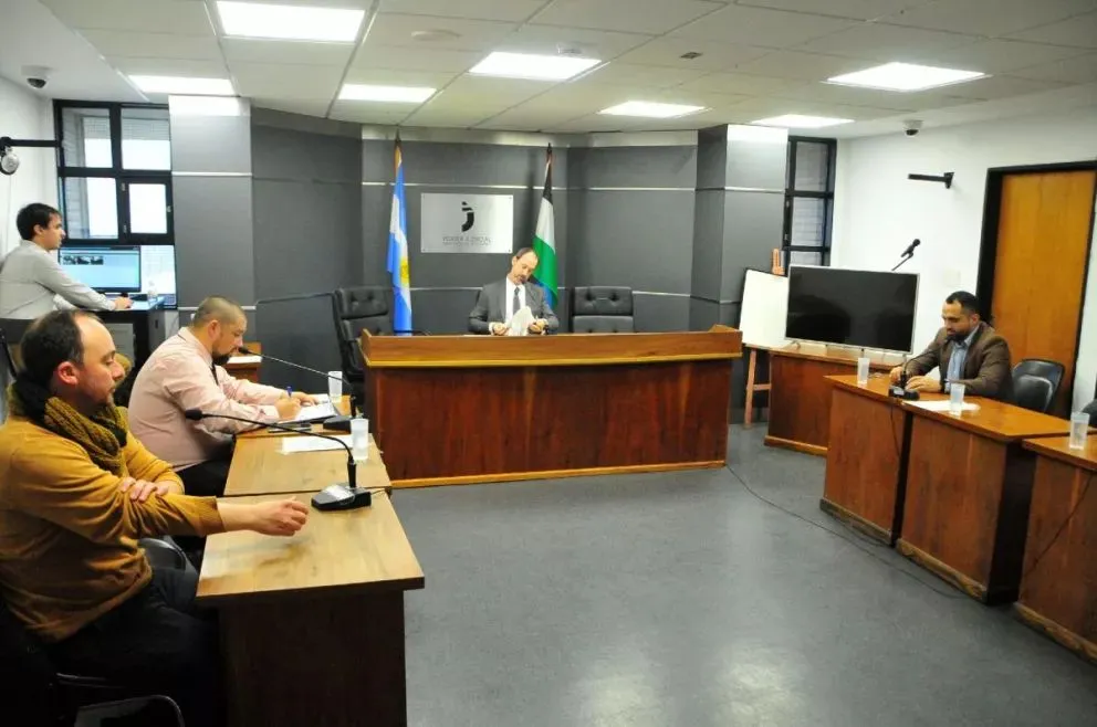 Una instancia penal enfrenta a comunicadores de la Comarca