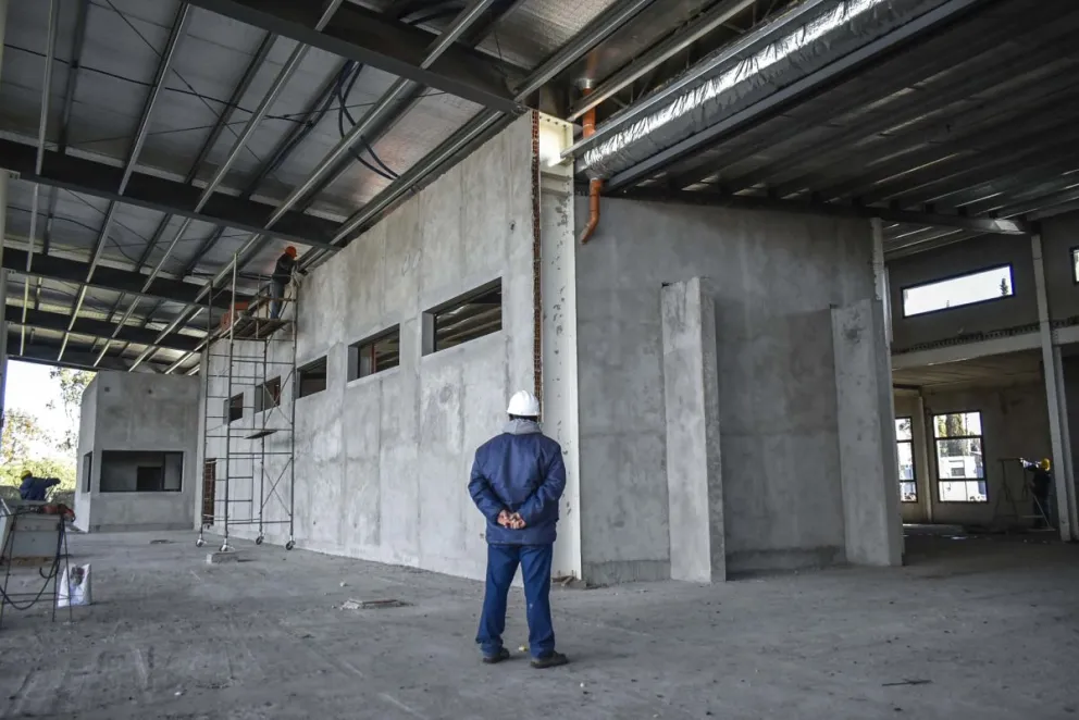 Zaragoza: “Es económicamente inviable mantener los contratos originales”