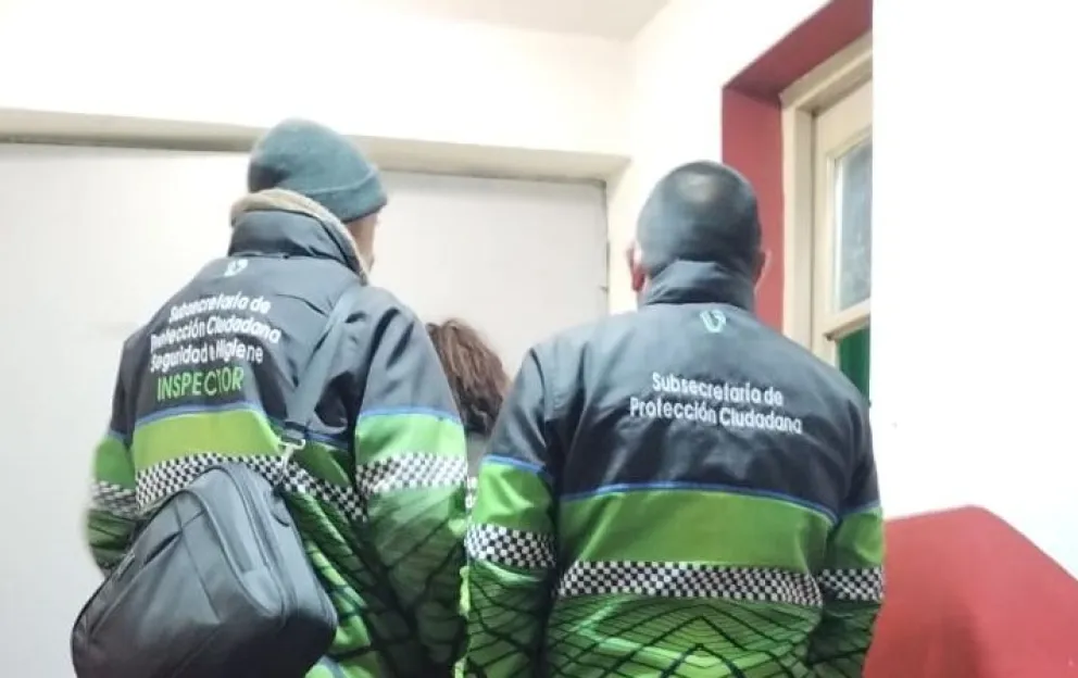 Operativos nocturnos: encontraron menores en boliches y llovieron las multas