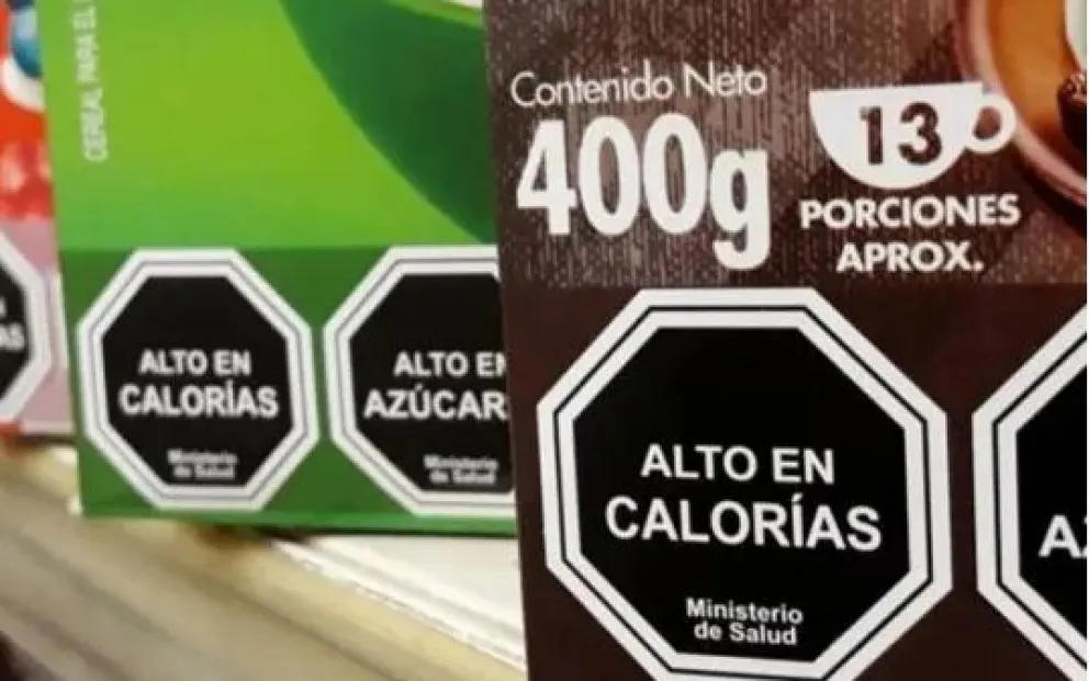 Quieren extender a locales gastronómicos la alerta de productos perjudiciales para la salud