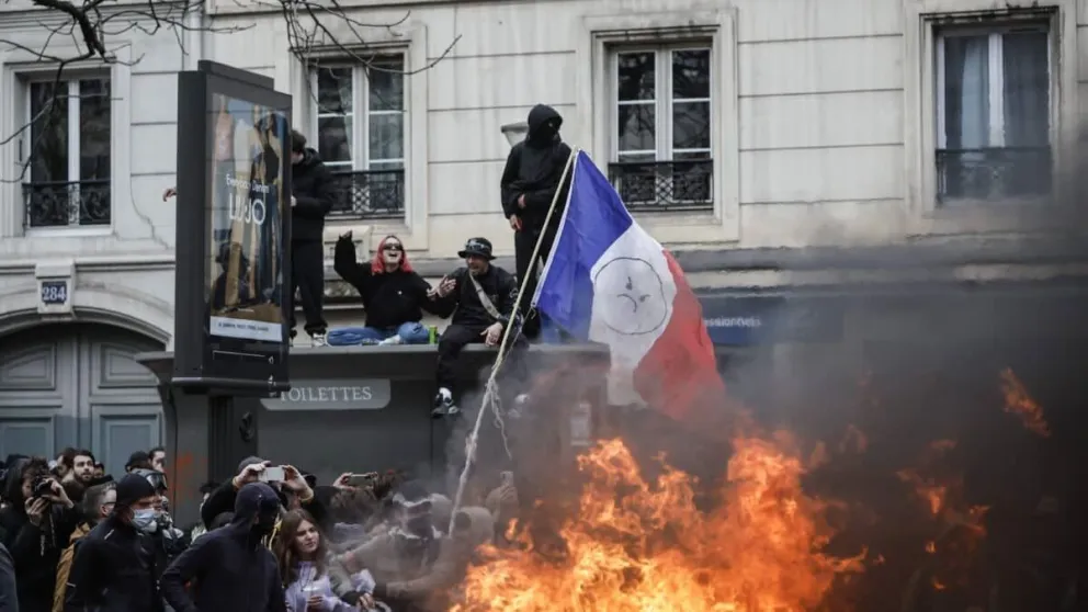 Francia: siguen los disturbios y ya son más de 2000 detenidos y 500 policías heridos
