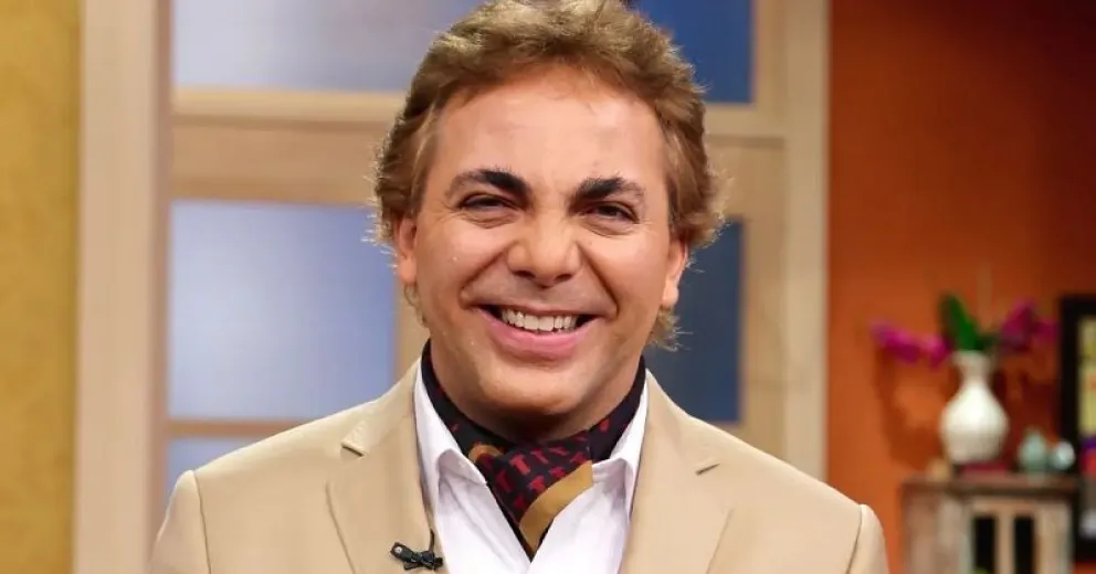 Cristian Castro se zarpó con los filtros en una foto y lo destrozaron en redes
