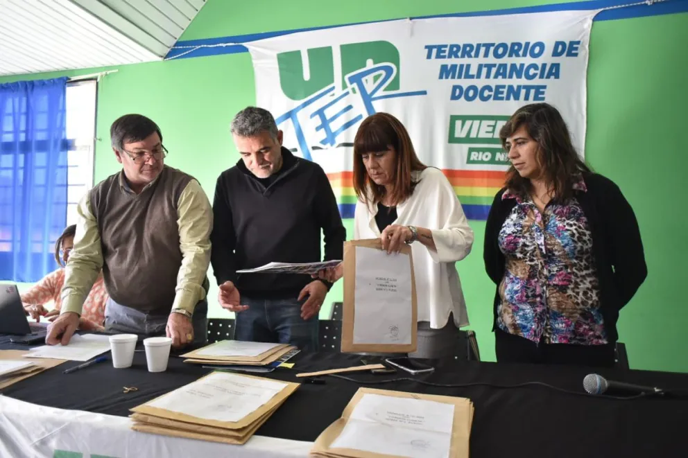 Puntapié inicial del Fondo de Vivienda Docente para llevar servicios a los terrenos