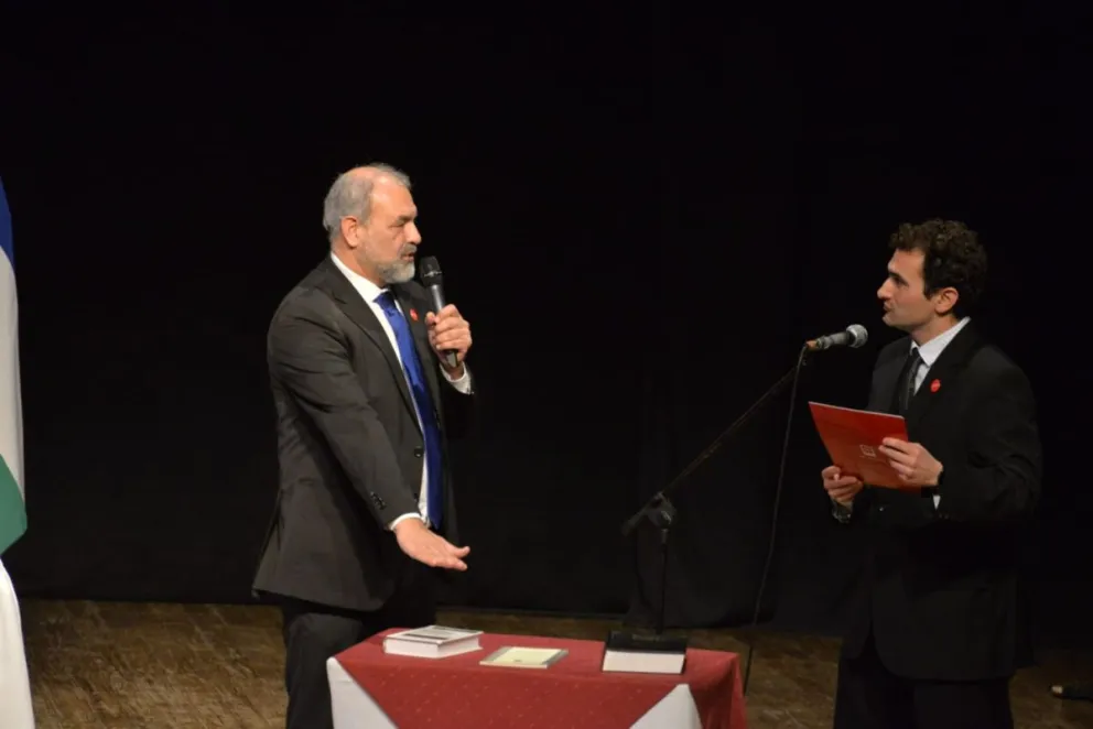 En un Centro Cultural colmado, Anselmo Torres asumió como Rector de la UNRN 