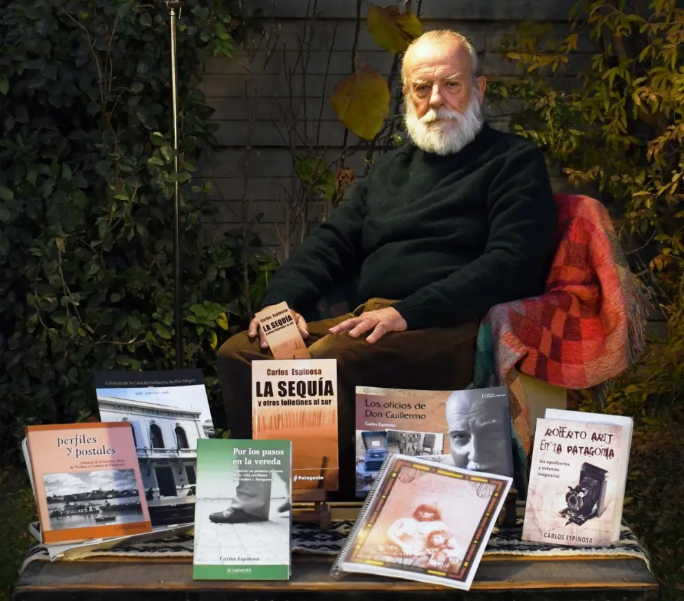 Carlos Espinosa y su obra: escrito y publicado, este viernes en la Biblioteca de Patagones