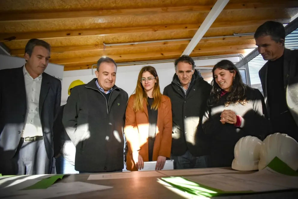 Katopodis visitó la obra del CDI y destacó el avance del 85%