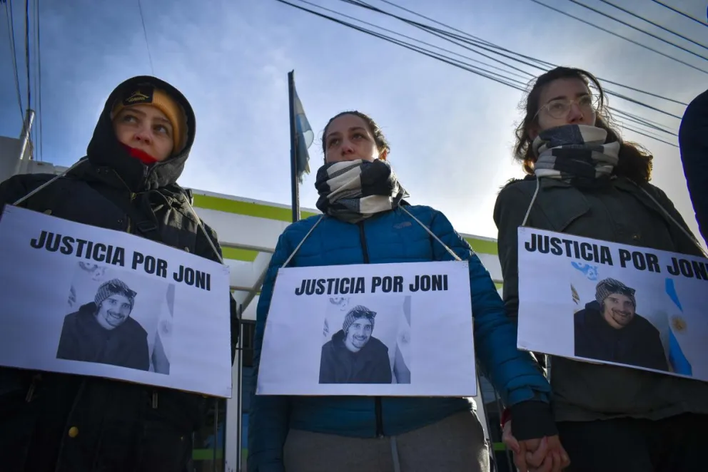 La familia Caracciolo implora que la gente se anime a denunciar datos sobre el tiroteo mortal