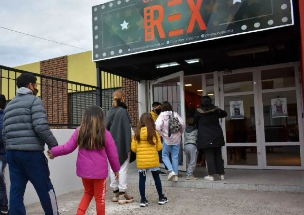 Cine en modo vacaciones: estará abierto desde las 13