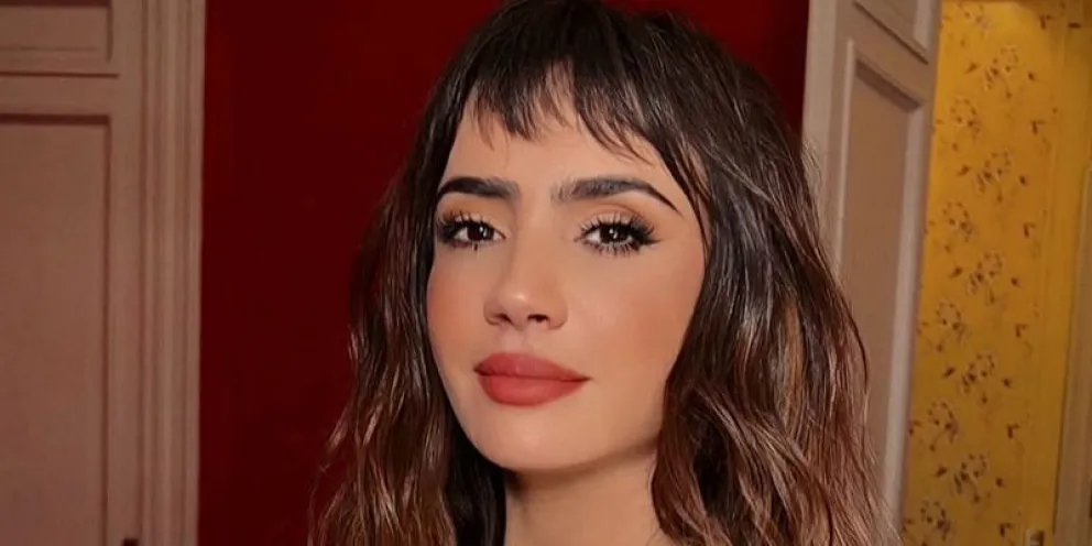 La extrañísima foto de Celeste Cid en un bosque vestida con una... ¡microbikini!