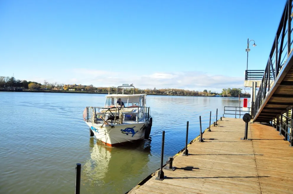 Final feliz: este jueves 9 volvió a funcionar el servicio de lancha en Viedma-Patagones
