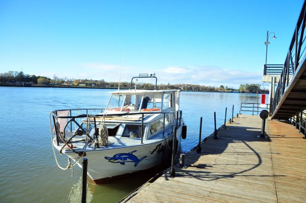 Se rompió la lancha que une Viedma-Patagones: el drama que vive su dueño y cuándo podría regresar el servicio 