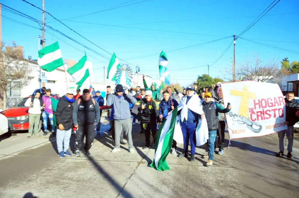 Recuperados de adicciones hicieron un peregrinaje por Viedma