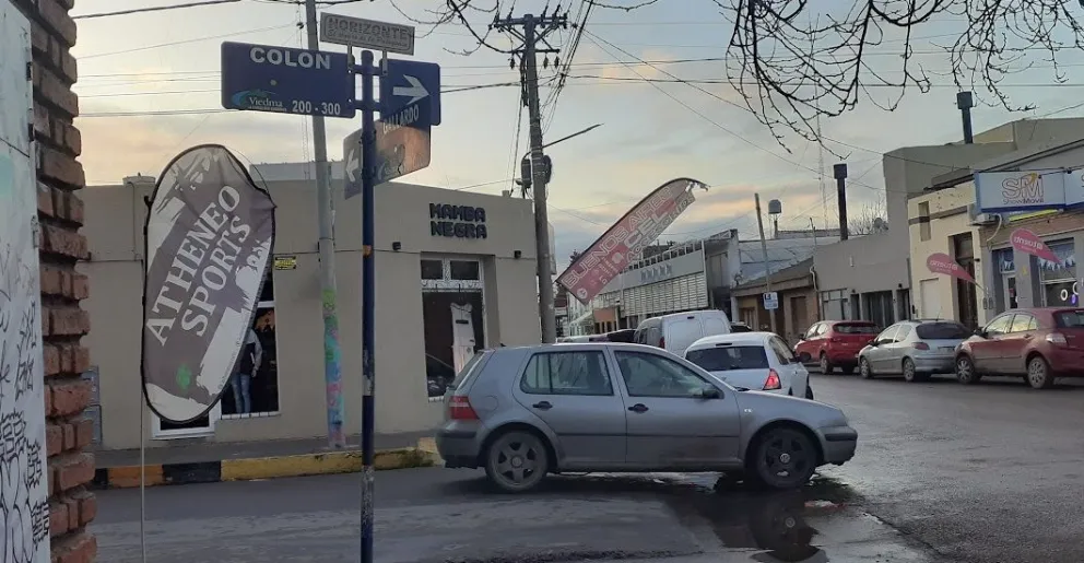 Asaltó un comercio a punta de pistola, encerró a la dueña y escapó con la recaudación