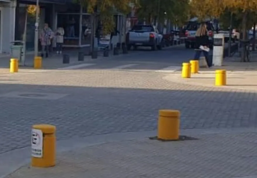 Recuperan los troncos de cemento para mejorar el tránsito