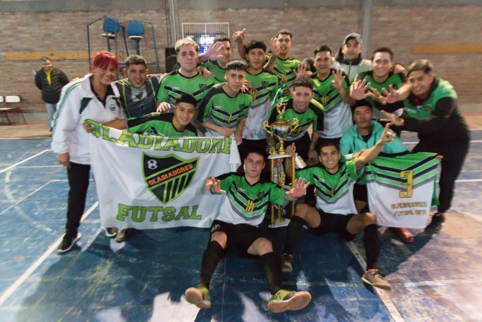 Gladiadores campeón y directo al Regional