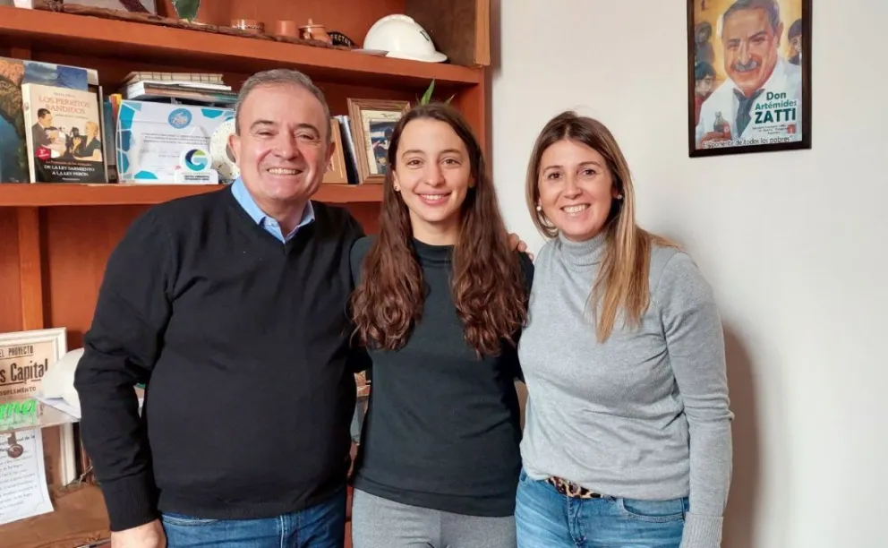 Lascano Micaz fue recibida por Pesatti tras lo conseguido en el Canal de la Mancha: cuál será su próximo desafío 