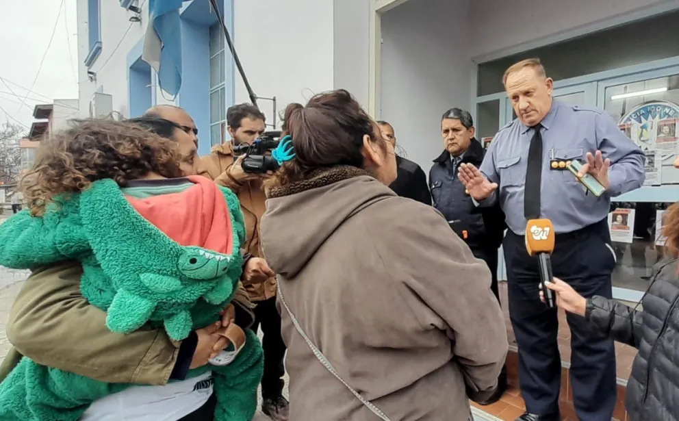 Familiares de Jonathan Caracciolo encararon a Tellería: "Es una imagen artística"