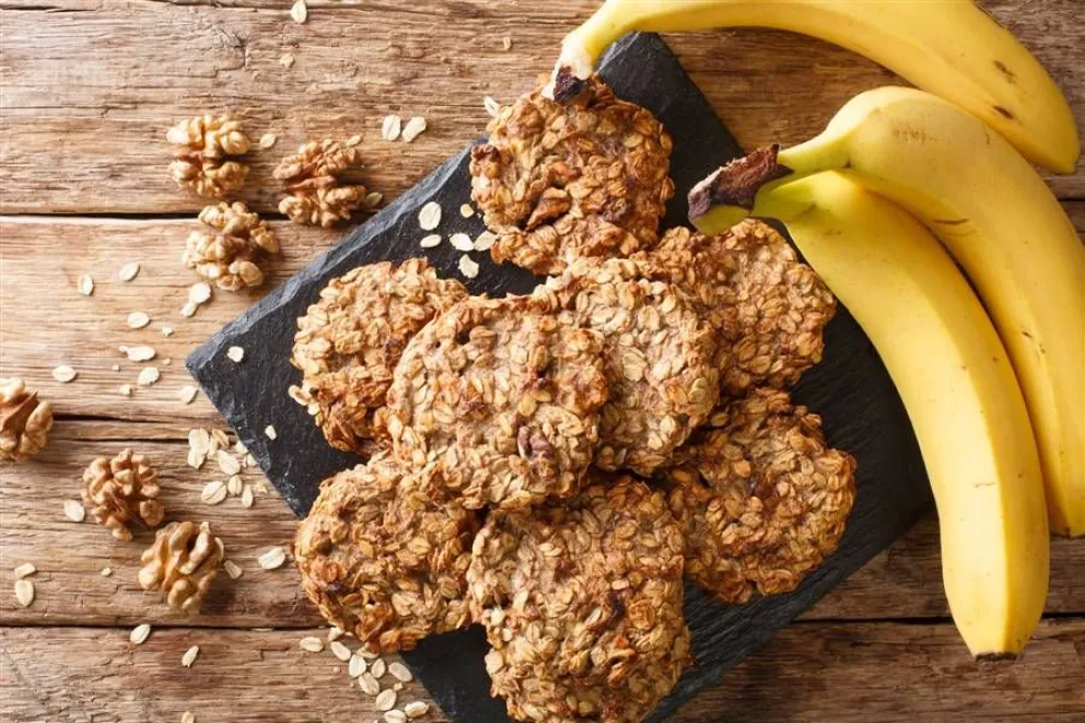 Hacé galletitas de avena y banana sin harinas, ¡y en solo 4 pasos!