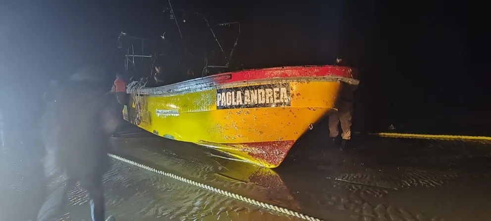 Finalmente sacaron al Paola Andrea del mar, pero no encontraron a Matías Roco
