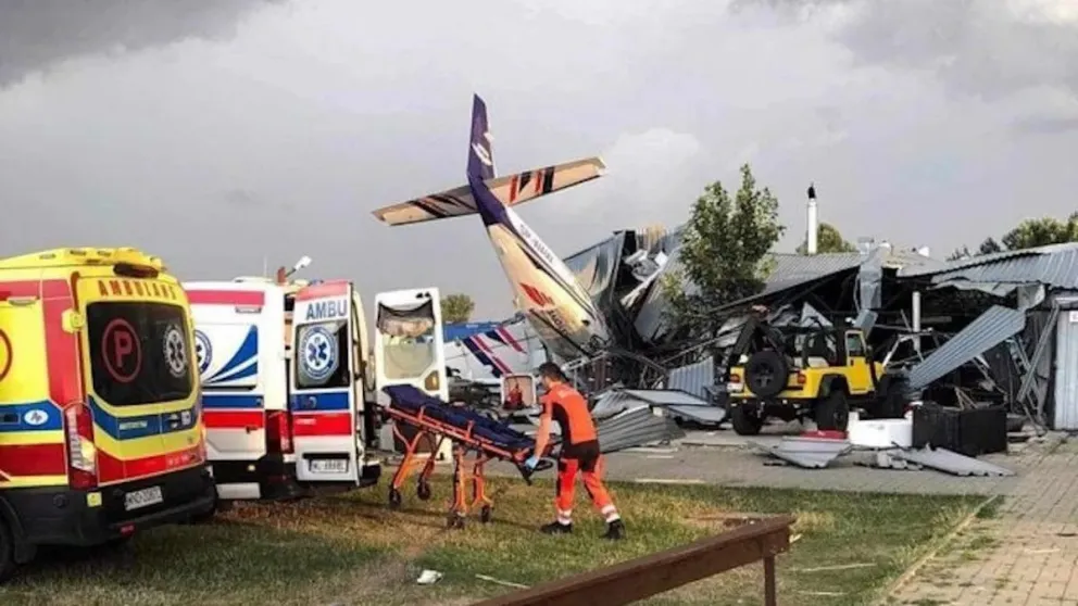 Polonia: cayó una avioneta en picada y dejó un saldo de cinco muertos y 12 heridos  
