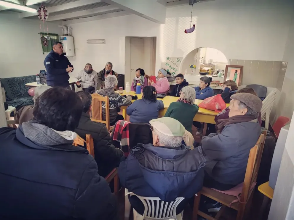 Bomberos siguen generando conciencia para usar menos la manguera