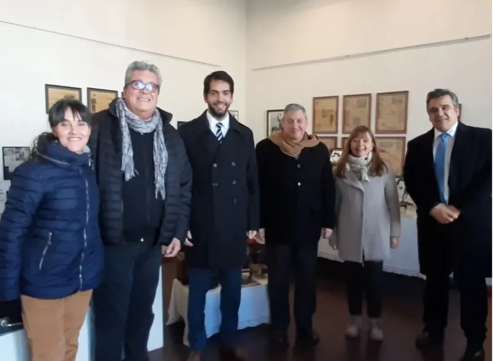 Diplomacia uruguaya visitó el Museo Gardeliano y se enteró que el "Zorzal criollo" nació en Francia