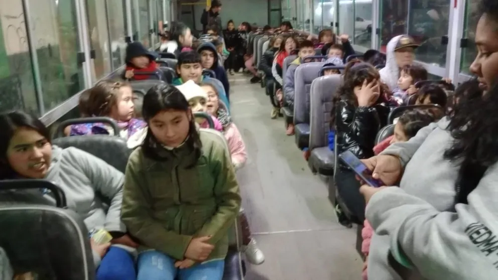 Más de un centenar de niños que asisten a merenderos disfrutaron de un boleto al cine