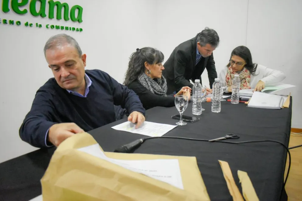 Se licitó una obra para más asfalto, lo que cambiará la vida de cientos de viedmenses
