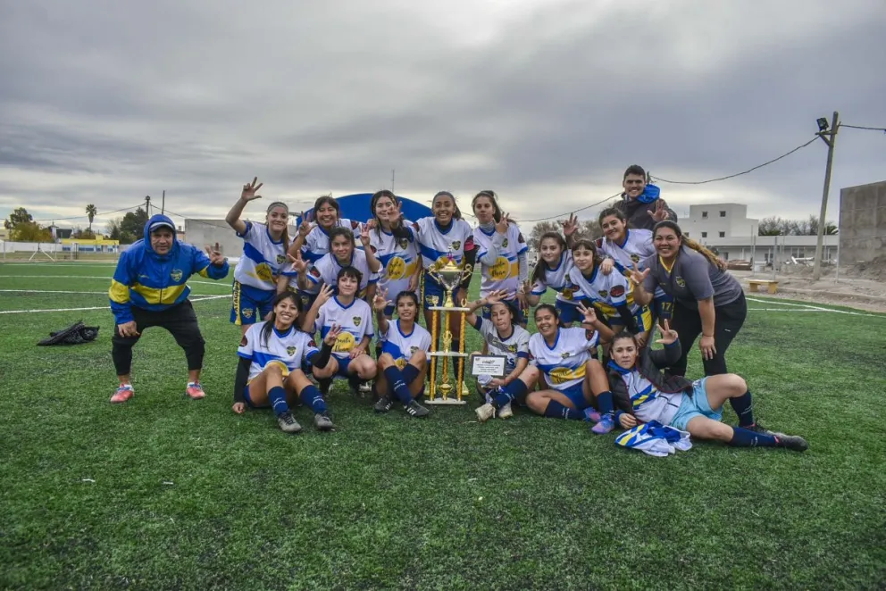 Peña Azul y Oro se consagró campeona en una final llena de goles