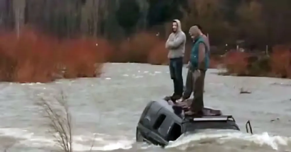 Un río rionegrino le jugó una mala pasada a dos jóvenes y debieron ser rescatados