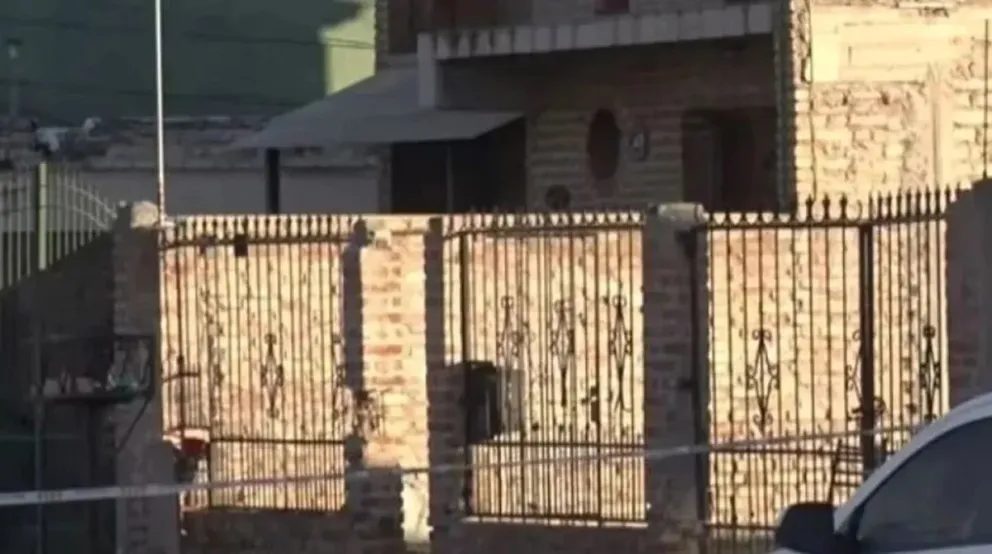 Simularon un allanamiento para entrar a robar a una casa y mataron a un joven de 25 años