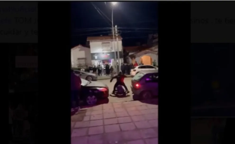 Video: brutal golpiza de patovicas a un padre y su hijo en un boliche de Necochea