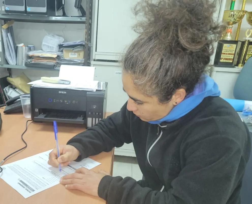 Puso la firma: Analía Alarcón renovó su contrato con SAT
