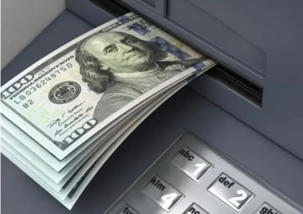 Insólito pero real: depositó 75 mil pesos y recibió 75 mil dólares por error 