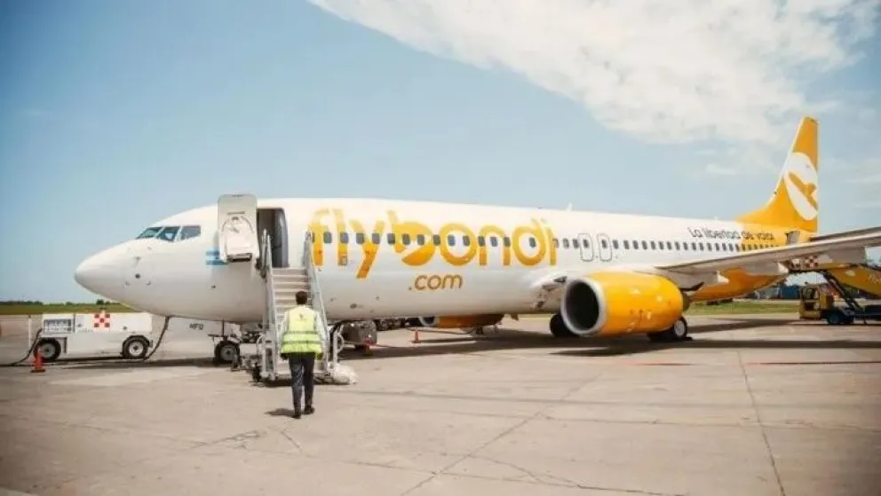 Flybondi busca personal en Argentina y ofrece sueldos de hasta $700.000: cómo postularse