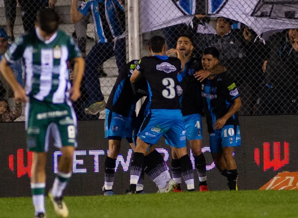 Con tres goles de Enzo Fernández, Almagro avanzó y será el rival de Boca