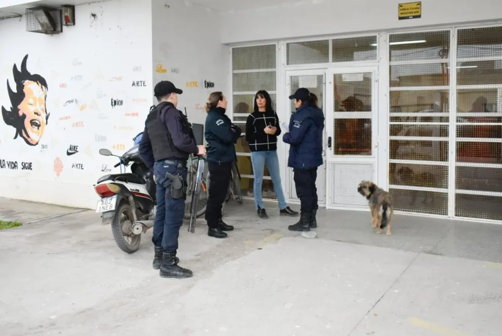 Cada vez son más las escuelas de Viedma con custodia policial