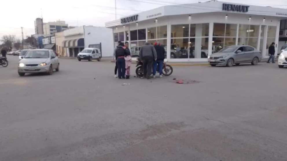 Una maniobra imprudente de un "delivery" provocó un choque en el centro de Viedma 