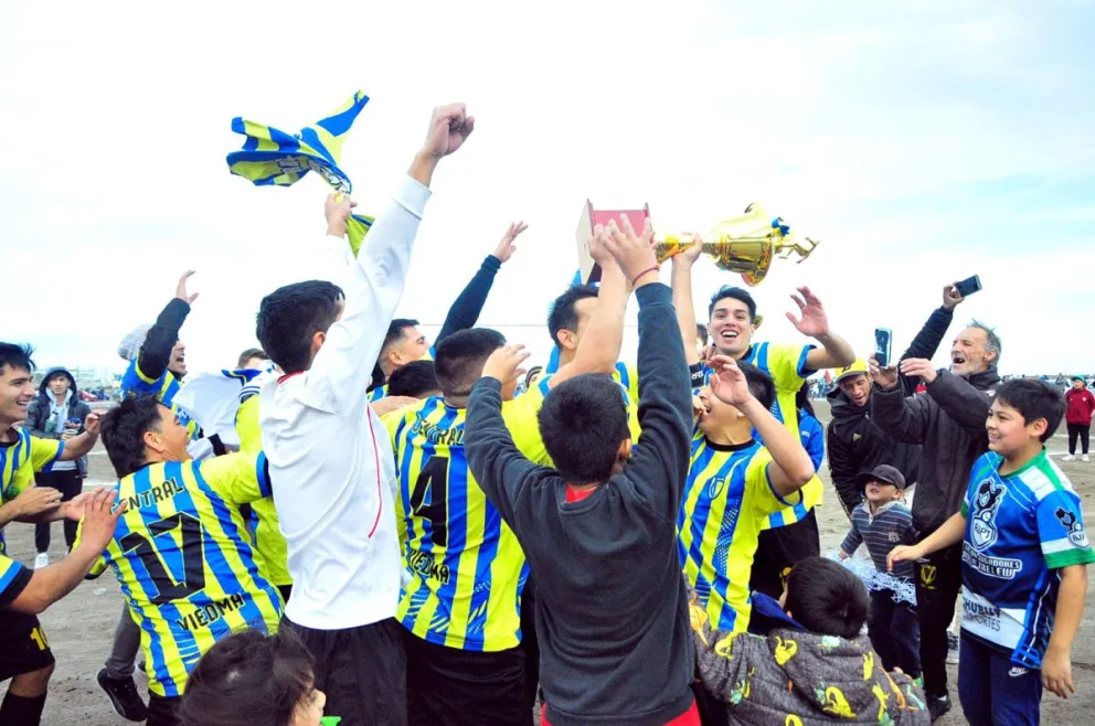 En reserva, Central Viedma gritó campeón