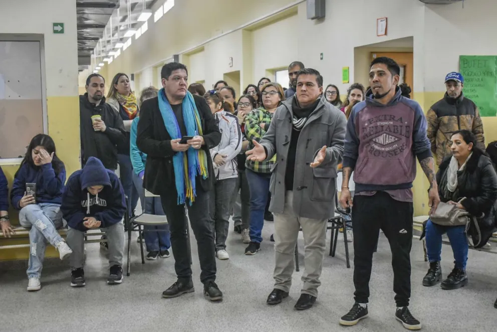 "¿Querés que pase una masacre como pasó en Patagones?": bronca total de padres de la Escuela 19