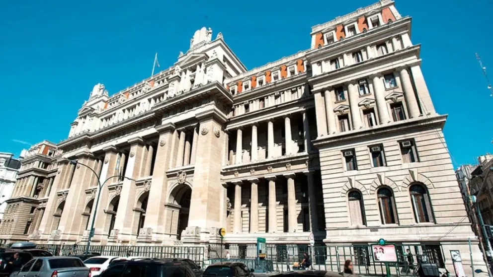 Detuvieron a empleado judicial acusado de abusar a menor en Tribunales