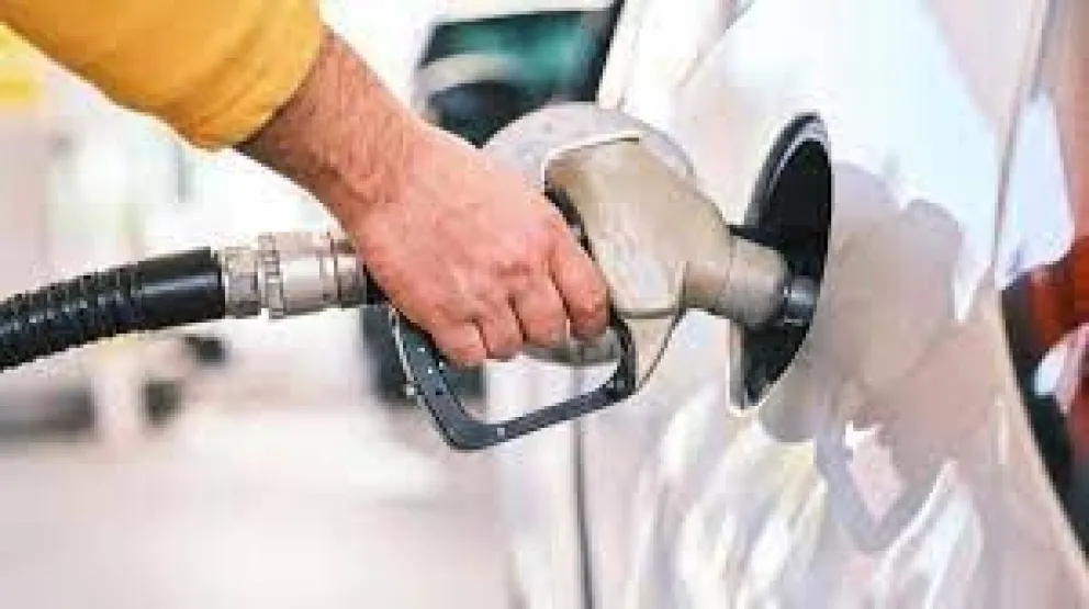 Nuevo aumento de combustibles: tres empresas ya subieron los precios