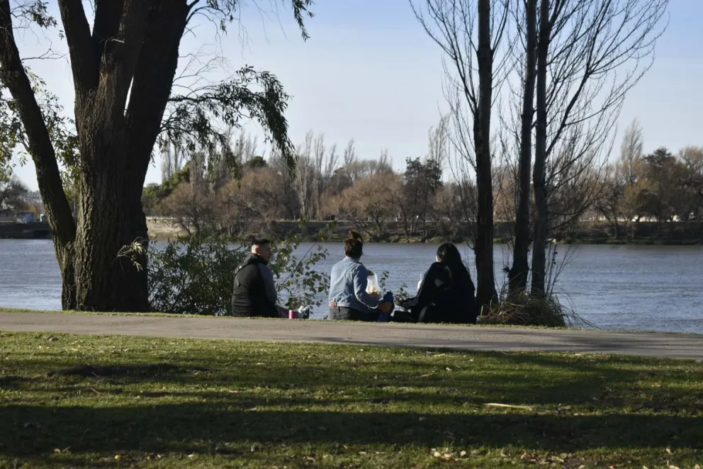 El clima en Viedma: viernes nublado y fresco a fin de semana primaveral 