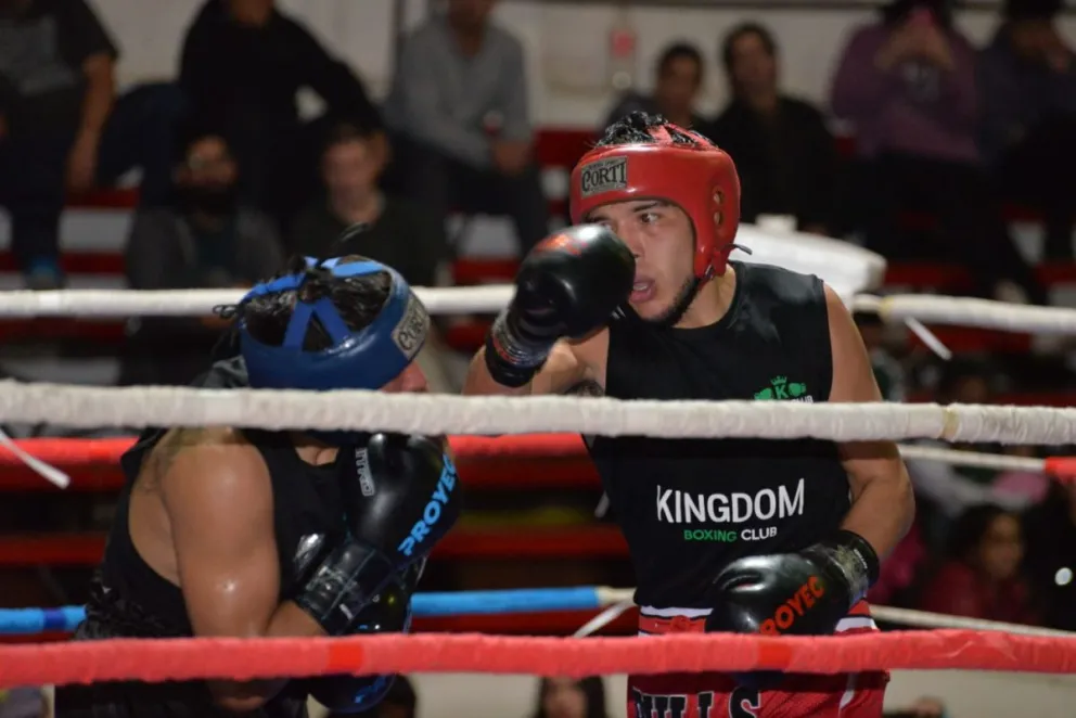 “Coliseo II”: Con un estadio repleto, el boxeo fue protagonista del fin de semana