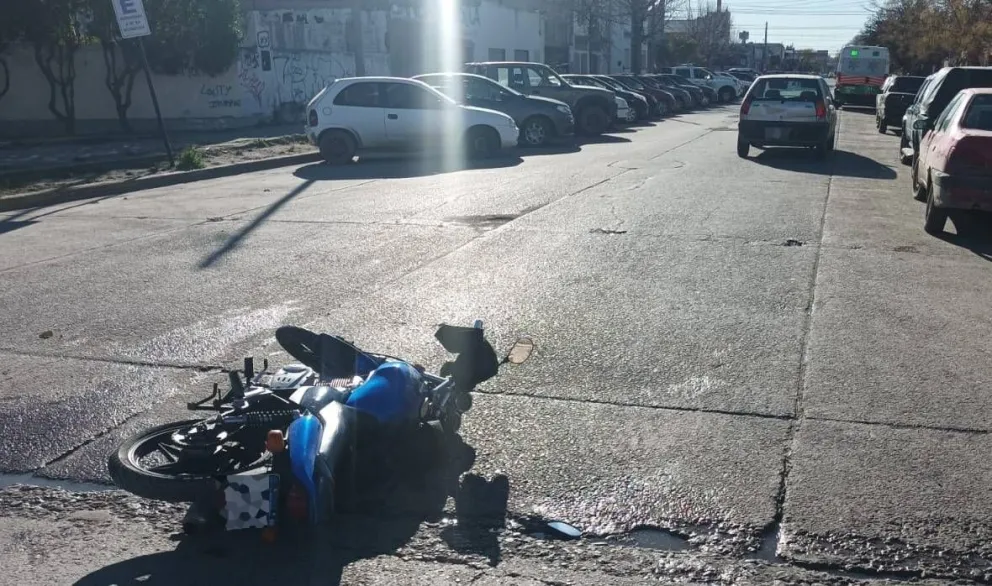 Dos motociclistas fueron llevados al hospital luego de protagonizar un accidente de tránsito 