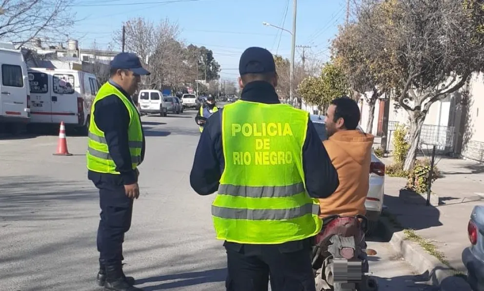 Cinco conductores flojos de papeles tuvieron que volverse de a pie a su casa