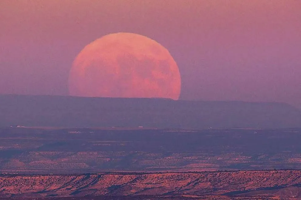La astronomía nos sorprende con su próximo espectáculo celestial: la superluna 