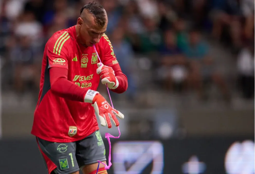“Patón” Guzmán se transformó en “mimo” e hizo un truco de magia en la tanda de penales